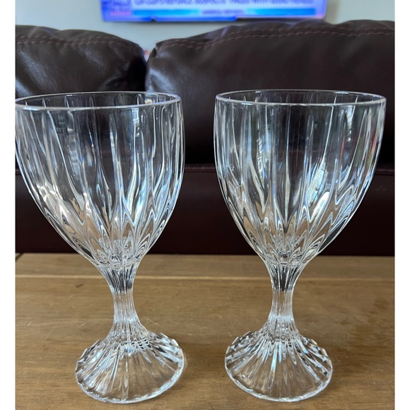 Mikasa Park Lane  goblets in perfect condition.Set of two glasses. - Picture 1 of 3